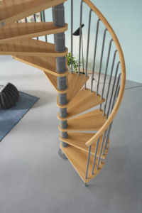 scala-a-chiocciola-gradini-in-legno
